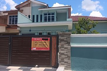 RUMAH TERES DUA TINGKAT UNTUK DIJUAL DI TAMAN WANGSA JAYA, TANJUNG MALIM (CORNER LOT)