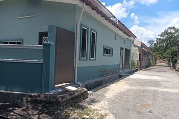 RUMAH TERES DUA TINGKAT UNTUK DIJUAL DI TAMAN WANGSA JAYA, TANJUNG MALIM (CORNER LOT)