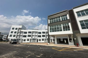 Summit Commercial Hub