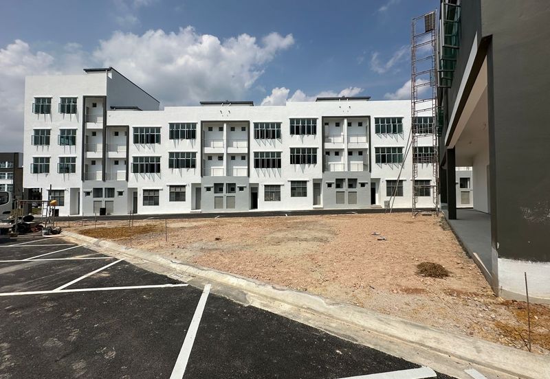 Summit Commercial Hub