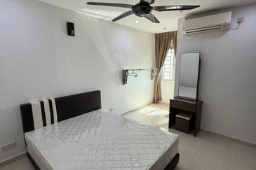 Bangunan Duta Impian (The Embassy Suites)