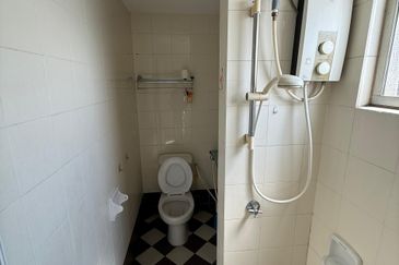 Bangunan Duta Impian (The Embassy Suites)