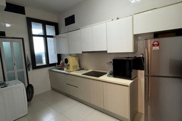 D'Summit Residences @ Kempas Utama