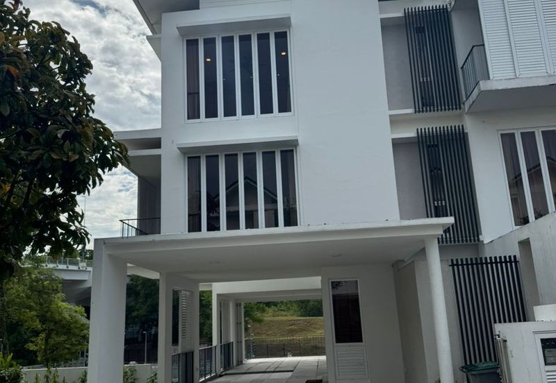 Emerald Bay @ Puteri harbour