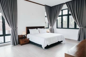 The Country Residency