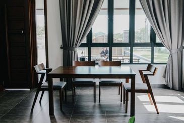 The Country Residency