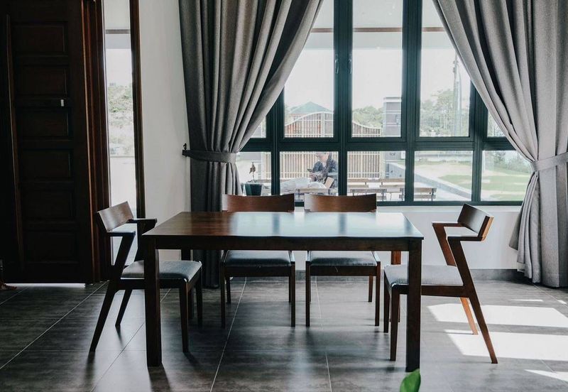 The Country Residency