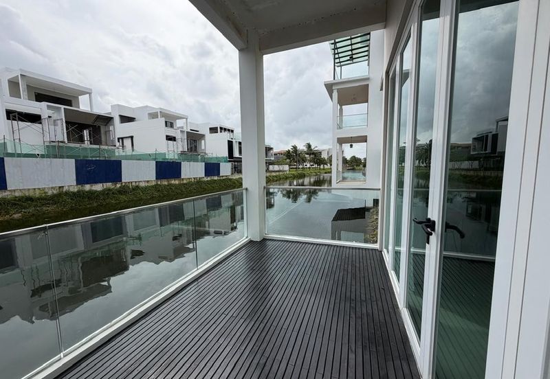 Isola Villa @ Senibong Cove