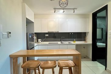 Almas Suites @ Puteri Harbour