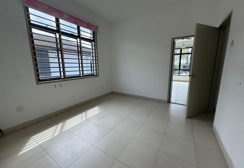 Maple Red, Adda Heights