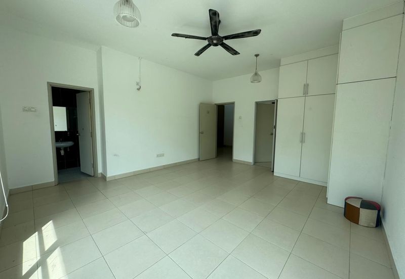 Maple Red, Adda Heights