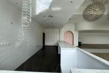 Tropicana 218 Macalister