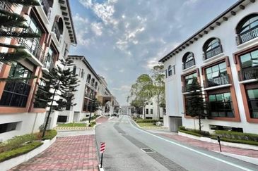 Isle of Kamares, Setia Eco Glades