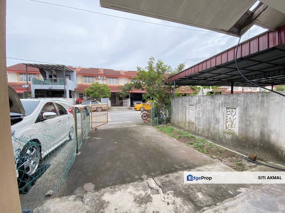Double Storey Terrace Intermediate Taman Bunga Raya Bandar Baru Salak Tinggi, Selangor, Sepang
