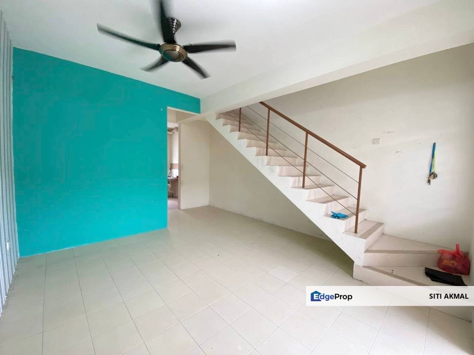 Double Storey Terrace Intermediate Taman Bunga Raya Bandar Baru Salak Tinggi, Selangor, Sepang
