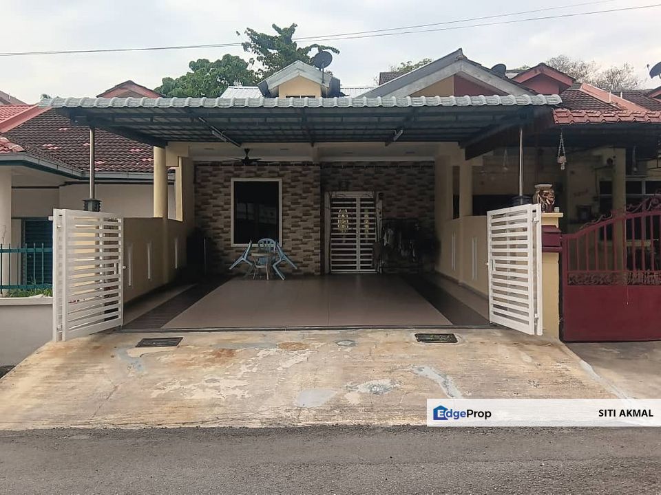 Fully Renovated Single Storey Taman Semarak 2, Nilai, Negeri Sembilan, Nilai