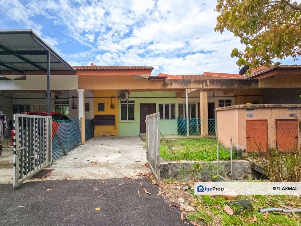 FACING OPEN | Single Storey Intermediate Jalan Cenderawasih Bandar Enstek, Negeri Sembilan, Seremban