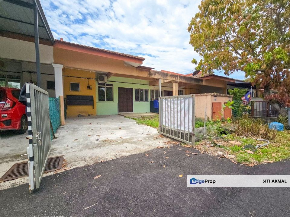 FACING OPEN | Single Storey Intermediate Jalan Cenderawasih Bandar Enstek, Negeri Sembilan, Seremban