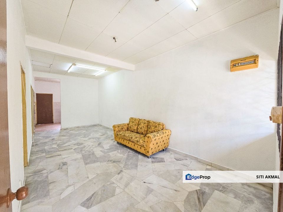 FACING OPEN | Single Storey Intermediate Jalan Cenderawasih Bandar Enstek, Negeri Sembilan, Seremban