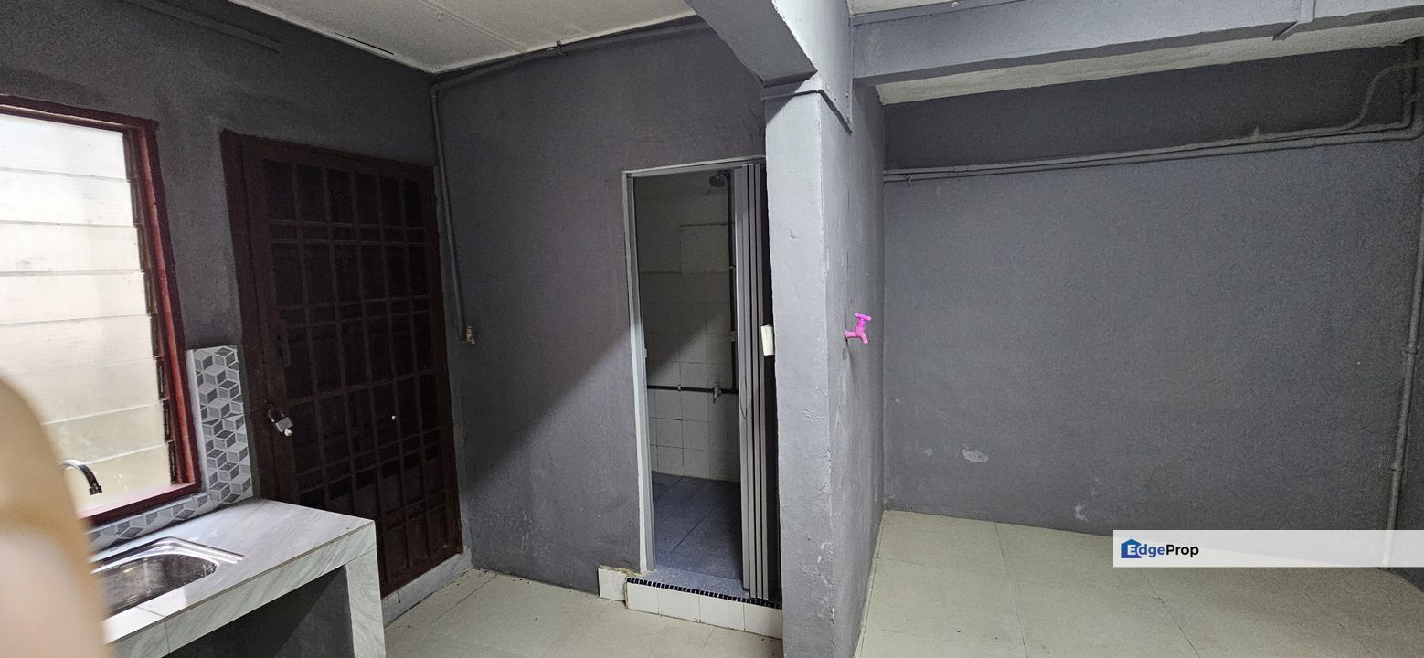 Taman bukit tiram jalan panti double Story for sale, Johor, Ulu Tiram