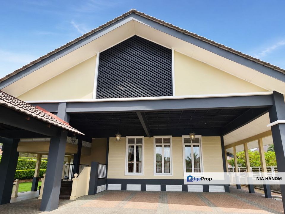 Taman Desa Utama Sungai Merab Spacious 2 Storey Luxury Bungalow, Selangor, Kajang