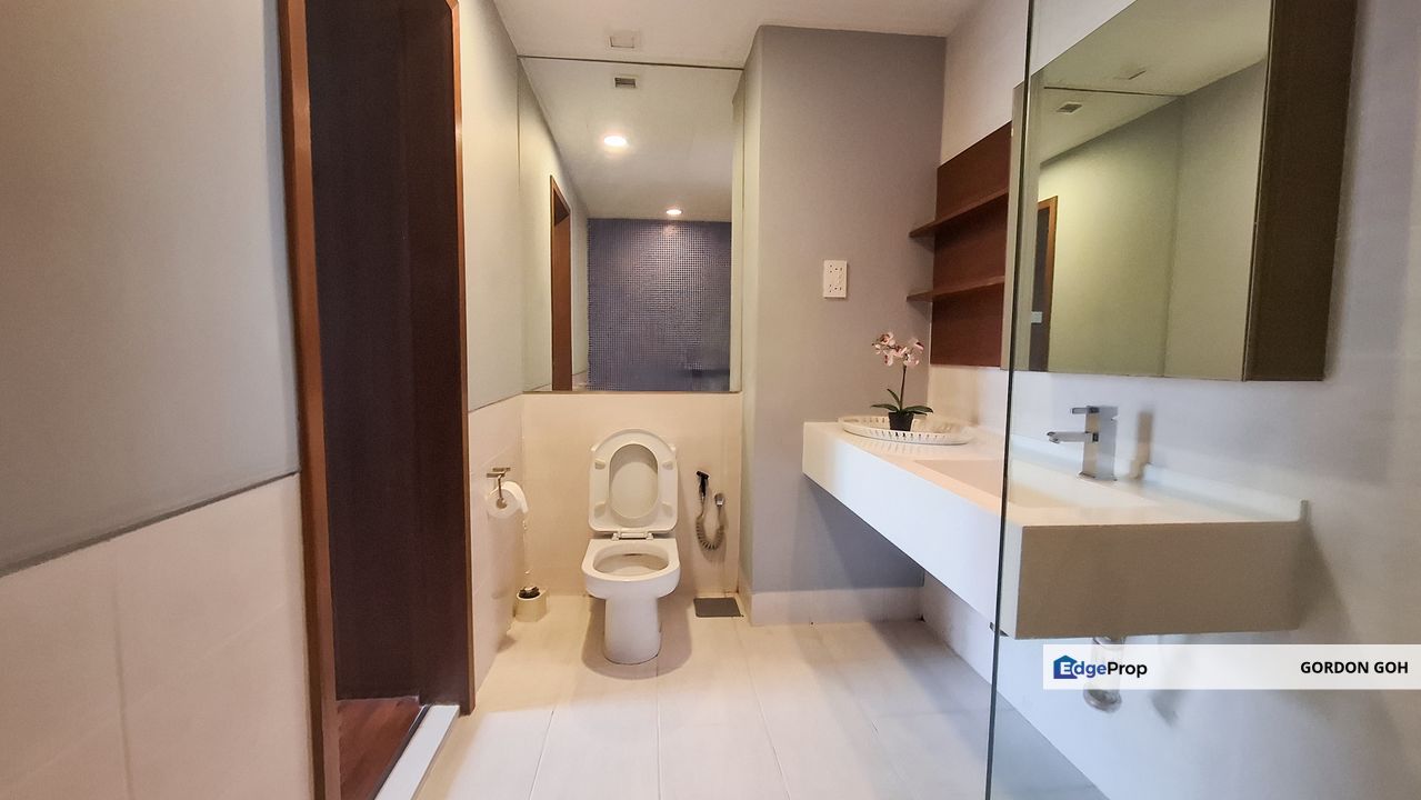 Well-kept Corner Unit 2 bedroom Verve Suites for Sale, Kuala Lumpur, Mont Kiara