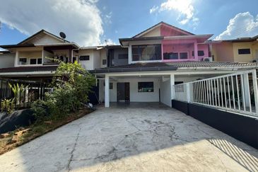 Kuching 6th Mile Double Storey Terrace Intermediate at Taman Sarmax for Rent 
