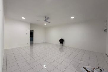 Kuching 6th Mile Double Storey Terrace Intermediate at Taman Sarmax for Rent 