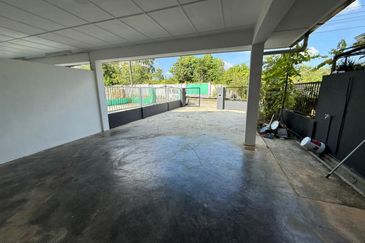 Kuching 6th Mile Double Storey Terrace Intermediate at Taman Sarmax for Rent 