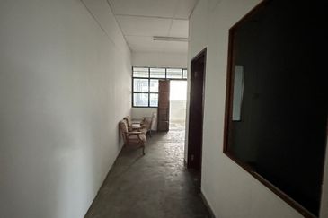 KUCHING HUI SING OFFICE  2ND FLOOR  FOR RENT PRIME AREA 