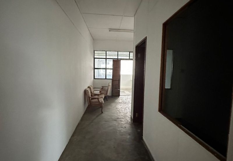 KUCHING HUI SING OFFICE  2ND FLOOR  FOR RENT PRIME AREA 