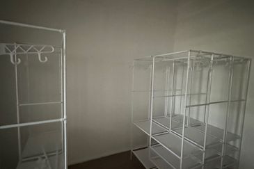 KUCHING HUI SING OFFICE  2ND FLOOR  FOR RENT PRIME AREA 