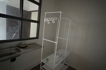 KUCHING HUI SING OFFICE  2ND FLOOR  FOR RENT PRIME AREA 