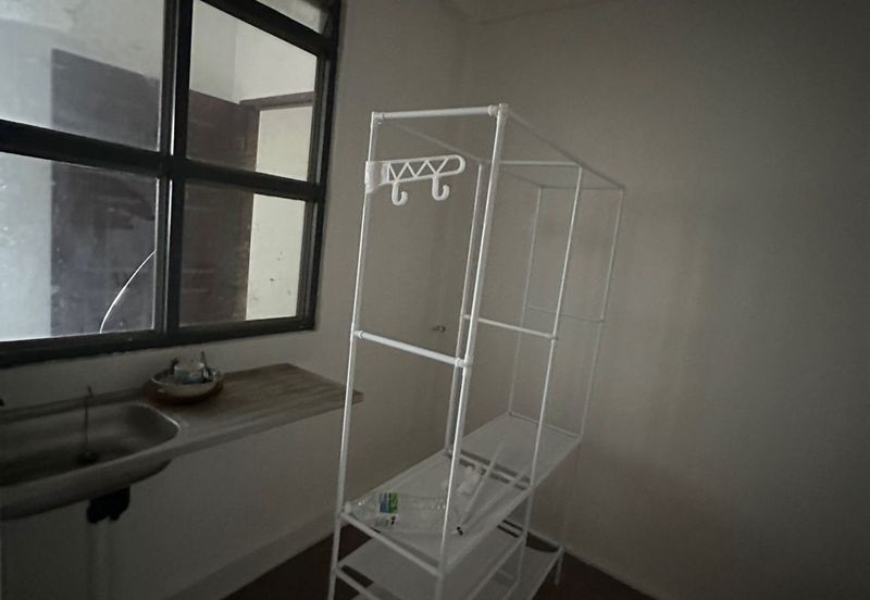 KUCHING HUI SING OFFICE  2ND FLOOR  FOR RENT PRIME AREA 