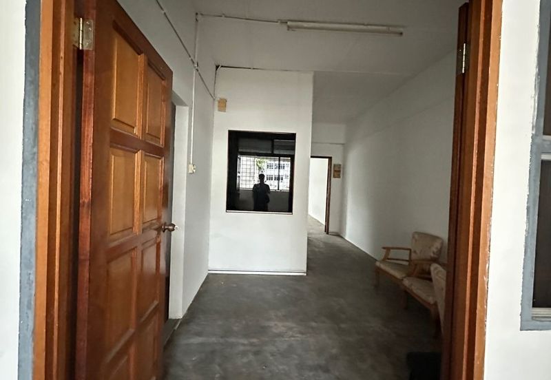 KUCHING HUI SING OFFICE  2ND FLOOR  FOR RENT PRIME AREA 