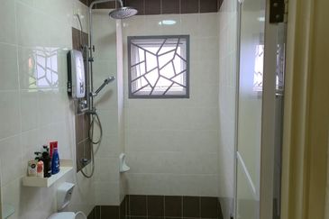 Facing Open Renovated Double Storey Taman Puncak Saujana Kajang For Sale