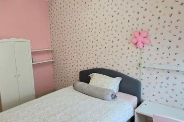 Facing Open Renovated Double Storey Taman Puncak Saujana Kajang For Sale