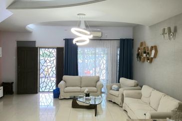 Facing Open Renovated Double Storey Taman Puncak Saujana Kajang For Sale