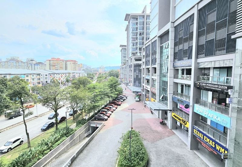 Q Avenue, Queensville