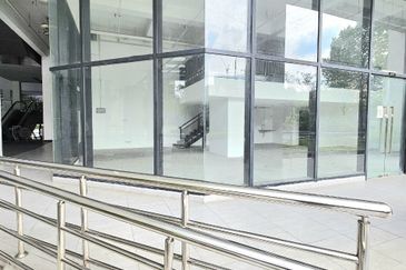 Q Avenue, Queensville