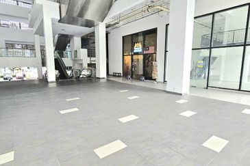 Q Avenue, Queensville