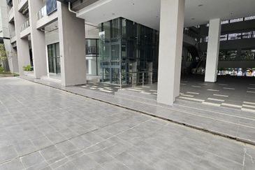 Q Avenue, Queensville