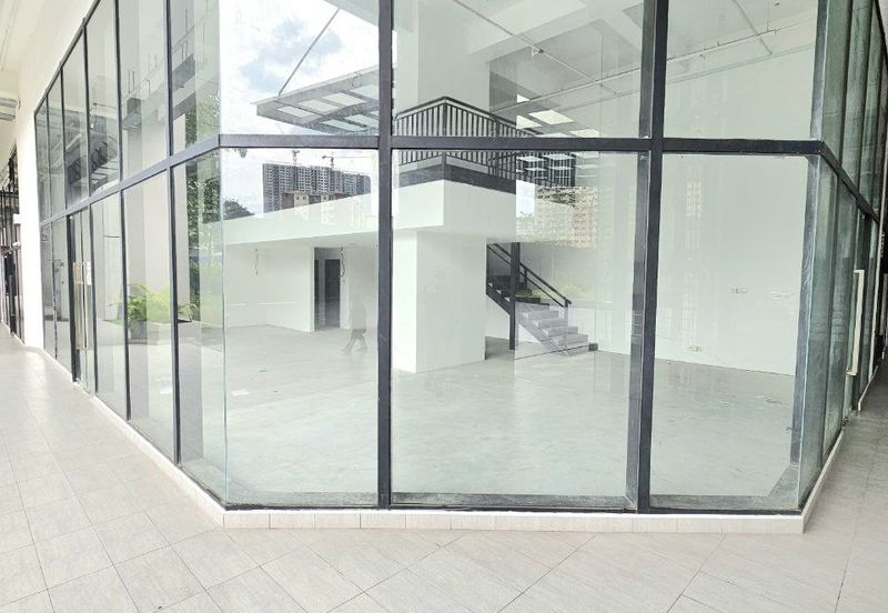 Q Avenue, Queensville