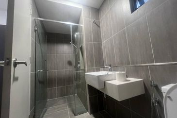 THE PULSE RESIDENCE & THE PULSE