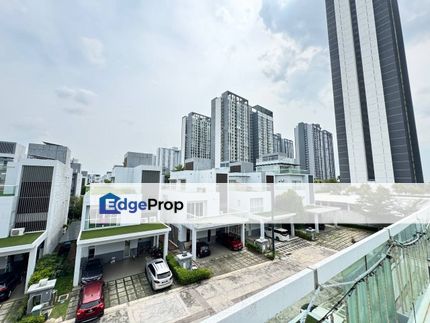 Modern 3 Storey LakeFront Bungalow in Cyberjaya for sale, Selangor, Cyberjaya