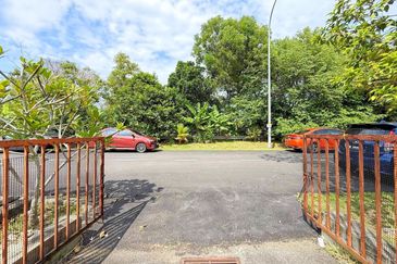 BANDAR ENSTEK (CENDRAWASIH)