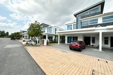 Perdana Lakeview East