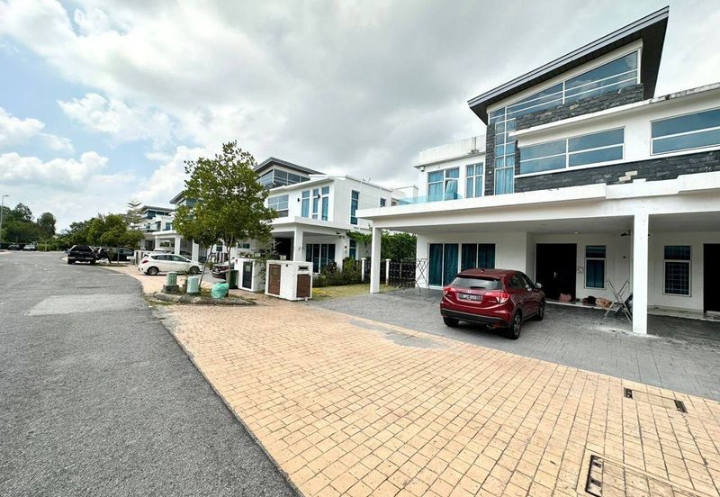 Perdana Lakeview East