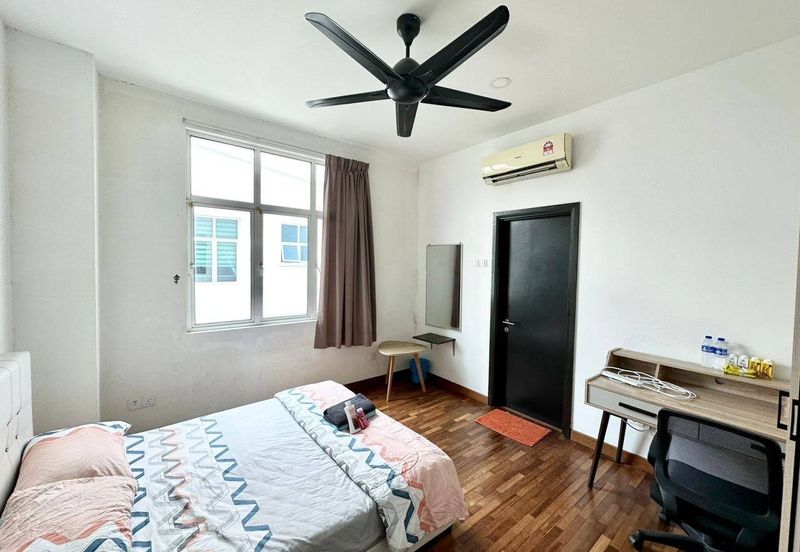 Perdana Lakeview East