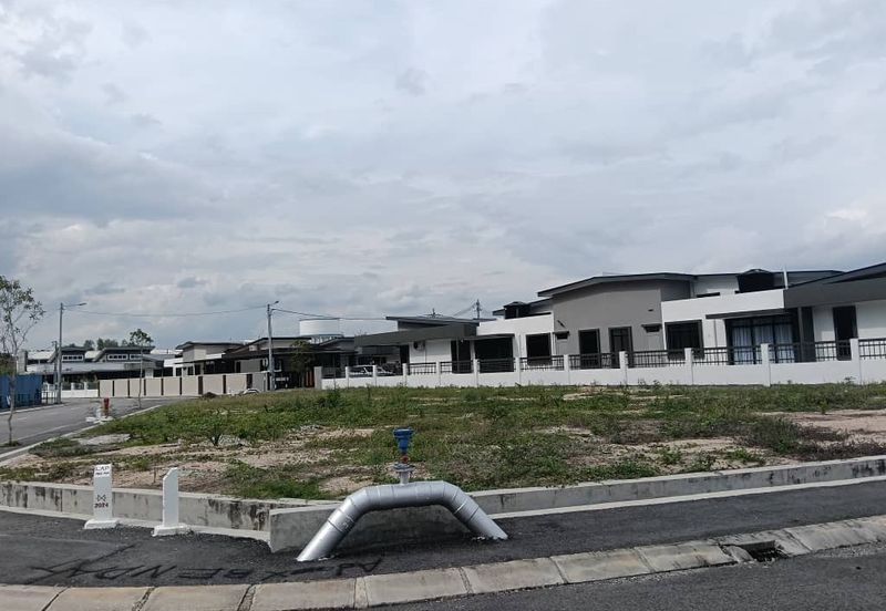 Bungalow Land Big Size Selling Cheap